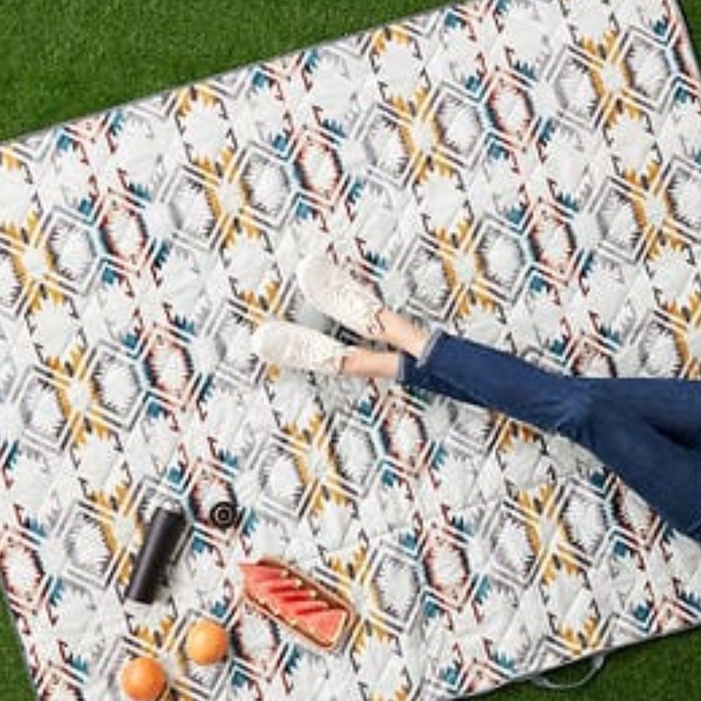 Pendleton Outdoor Blanket - Picture 3 of 8